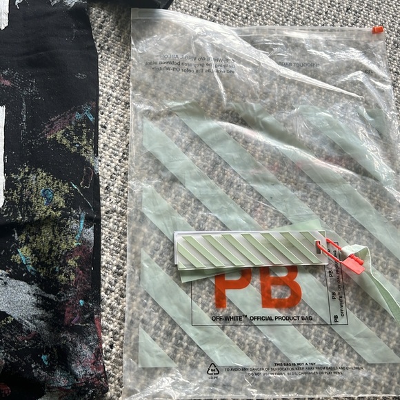 Off white Galaxy Men’s Tee Size S Used Extremely Rare Perfect Condition - Picture 7 of 9